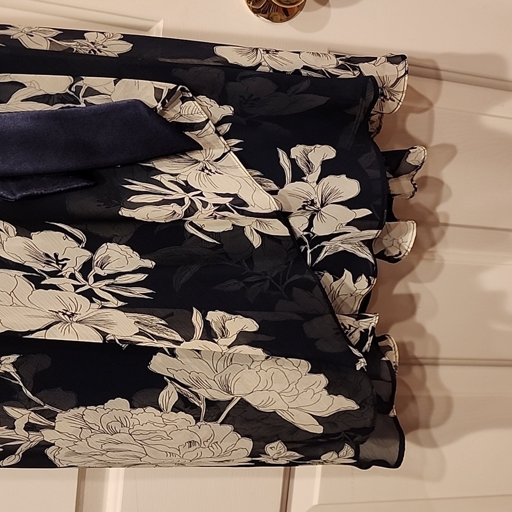 Jones Wear floral dress. Size 10. Navy with cream flowers - Picture 3 of 9
